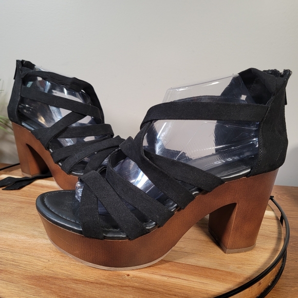 Torrid Black Faux Suede Strappy Ankle Wrap Clog Heels Size 9 WW - Picture 4 of 16